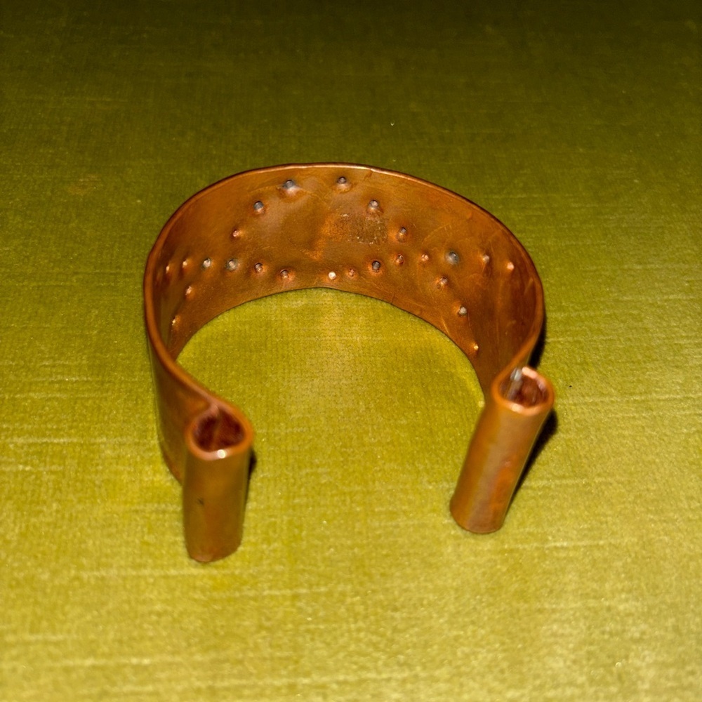 Vtg Handcrafted Pounded Dimpled Solid Copper 1.30" Wide Cuff Bracelet Size OS - Picture 3 of 7